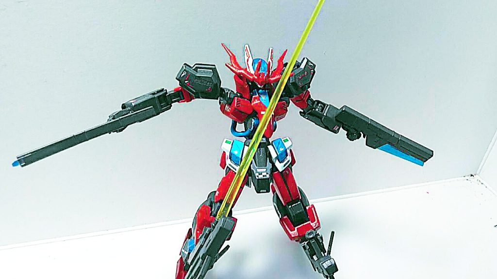 両膝のサブマシンガンの裏には隠しサーベル。不意打ちや防御に使います。