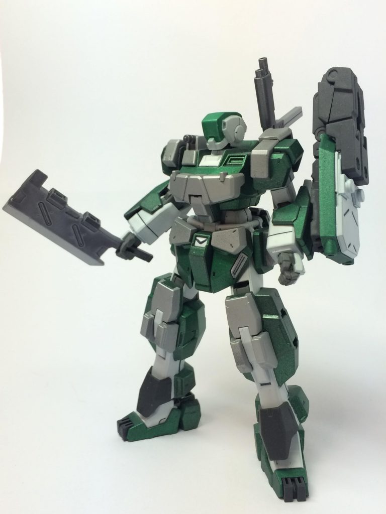 武装は近接用に大型鉈のガードチョッパーと肩にショートナイフを装備