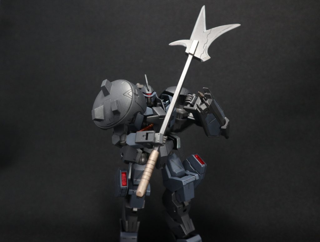 厚い装甲で近接メインで戦い、ウエルシュフックで打･突･斬･鉤と多彩な攻撃を繰り出す。