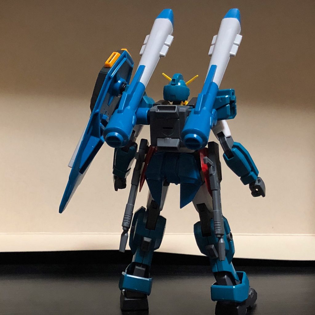 スカート部分はカラミティとエアマスターのものを採用。エアマスターの部分は同規格なのでそのまま使用できましたがカラミティは異なる為レオパルドのスカートの後ろ部分を切断しカラミティのものを移植しています。