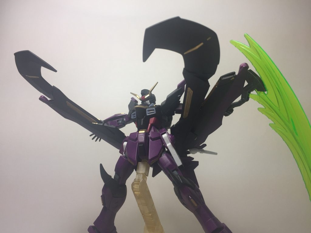 マガノイクタチ使用。
抱きしめるような感じになるし、なんとなくマギーさんらしい武装になる気がしたのと、マギーさんの持ち歌が最終話でインヴォークなのがわかって多分SEED好きな人なのだとわかり極力SEED系キットを使うようにしました。