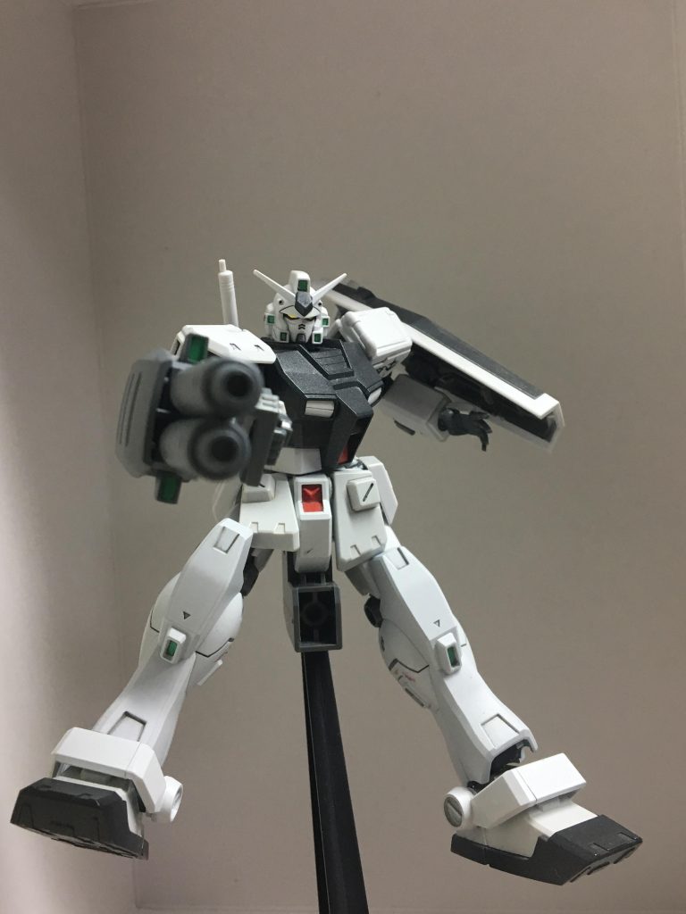 基本武装は2連ビームライフル固定(実は当時ビームライフルを並行して作っていなかった…)