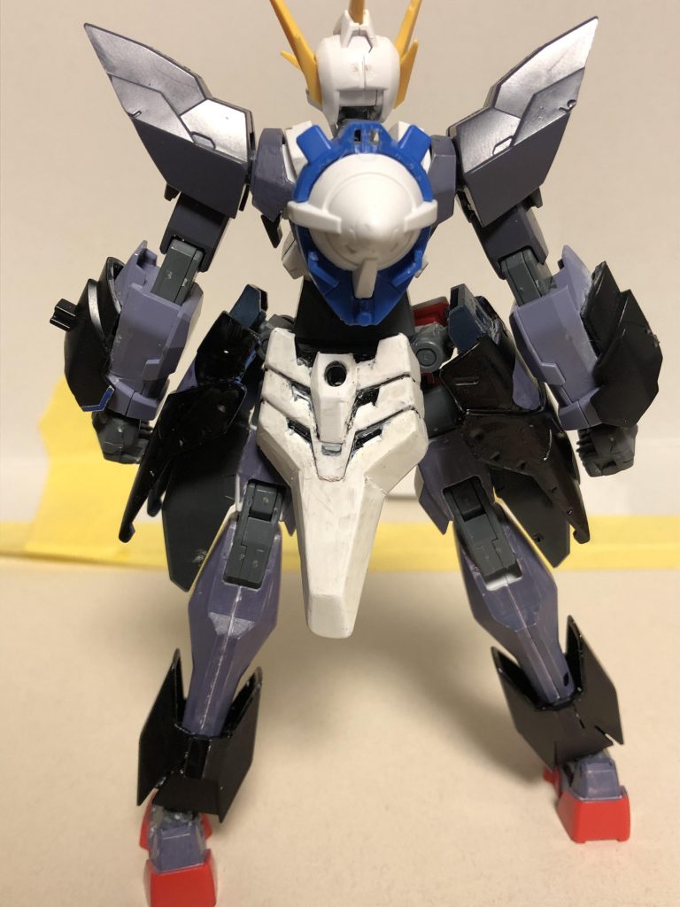 後ろ姿。背中のGNドライヴはバーストモード?にも差し替え可能。サイドアーマーは重心を下げる為に装甲兼ウエイト