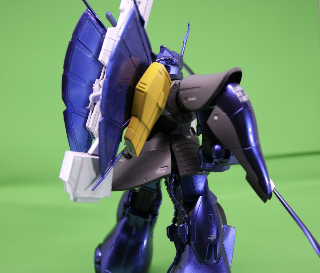バックパックの武器等はオオムラサキの羽の模様の色をイメージして塗ってあります。バインダー?に直接描こうかとも思ったのですがちょっと勇気がありませんでした。笑