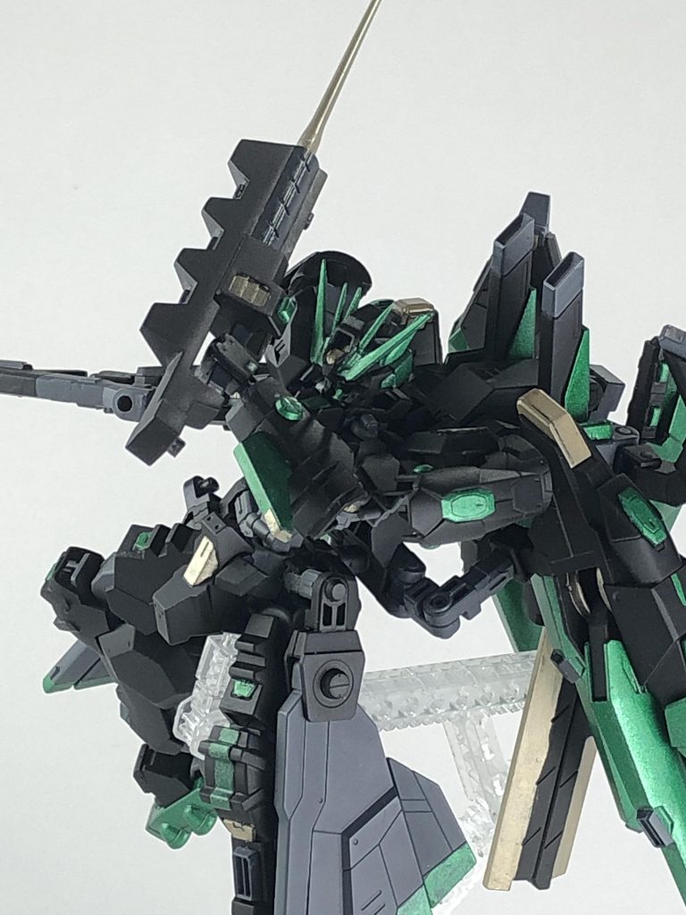 バスタードチョッパー改・「タービュランス」・ソードモード。サブマシンガンと分離して手で持てばビーム口からビームサーベルを出力できます。
タービュランスは英語で乱気流の意味です。