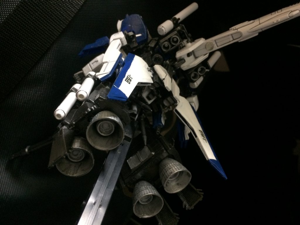 ●大腿部ビームカノン
Zプラスの同名装備の改良型。オリジナルでは設置していなかったが、見た目が付いてる方がかっこよかったので、そのまま腰部に設置された。撃てるかって聞かれれば撃てます。
●脚部ビームカノン
脚部ブースターユニットに2門x2装備。
下向きに付いているので、後方への牽制用です。
攻撃には使えません。折角なんで付けてしまいました。