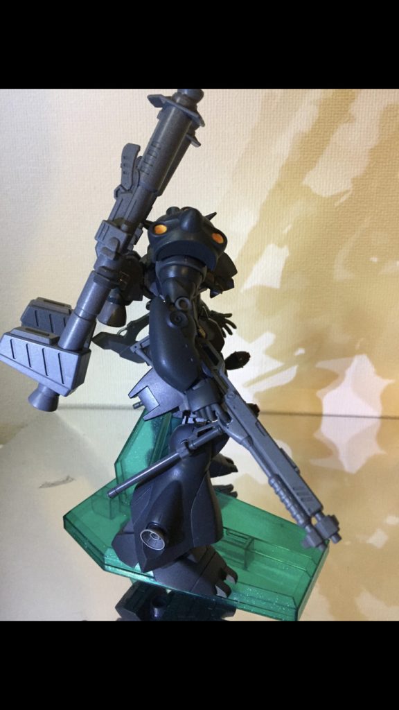 左右と背面です
この機体はグレイズとジオンのMSのどれかをミキシングしてみたいという思いつきから製作しました。グフカスタムかケンプファーのどちらかで作ろうと思い、悩んだ結果ケンプファーにしました。
いつかグフカスタムでも作ってみたいです