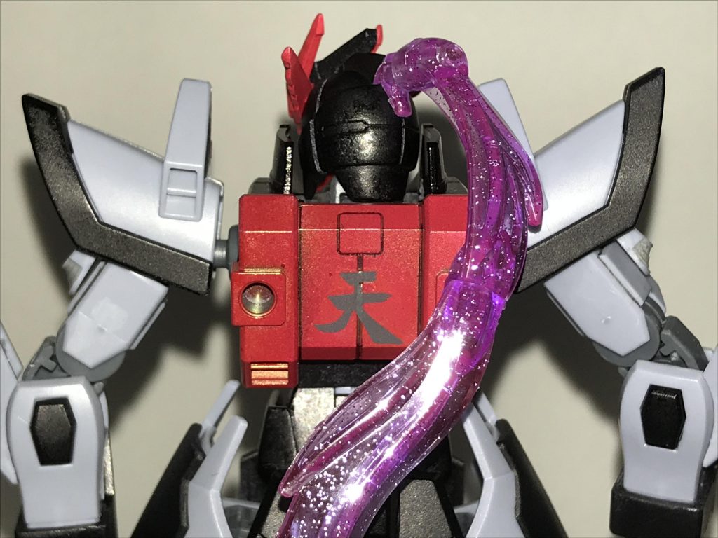 一瞬千撃！

使い慣れてない水転写式のデカール、失敗せずに貼れてひと安心。

パーツ中央のラインのせいで若干「夫」っぽく見えてくるのが少し残念ポイント…

それでも今までで1番塗装を頑張ったガンプラなので、愛着は半端ないです。

塗装の波動に目覚められるように、次に塗装する時はもっとカッコいいものにできるよう頑張りたいところ！