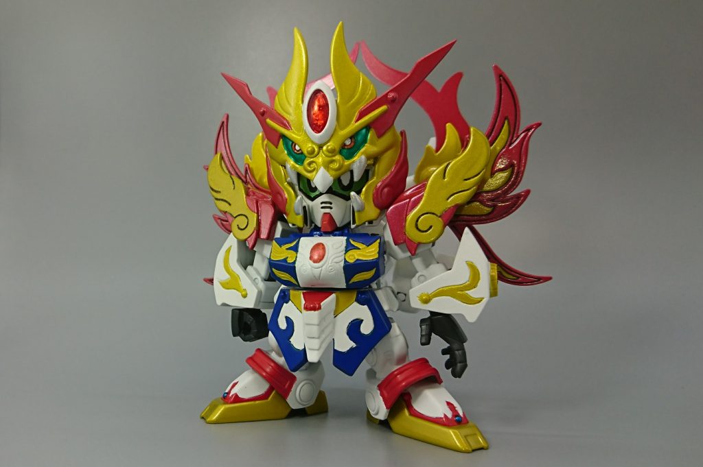 フロントビュー
額の宝玉は霞の鎧のもの