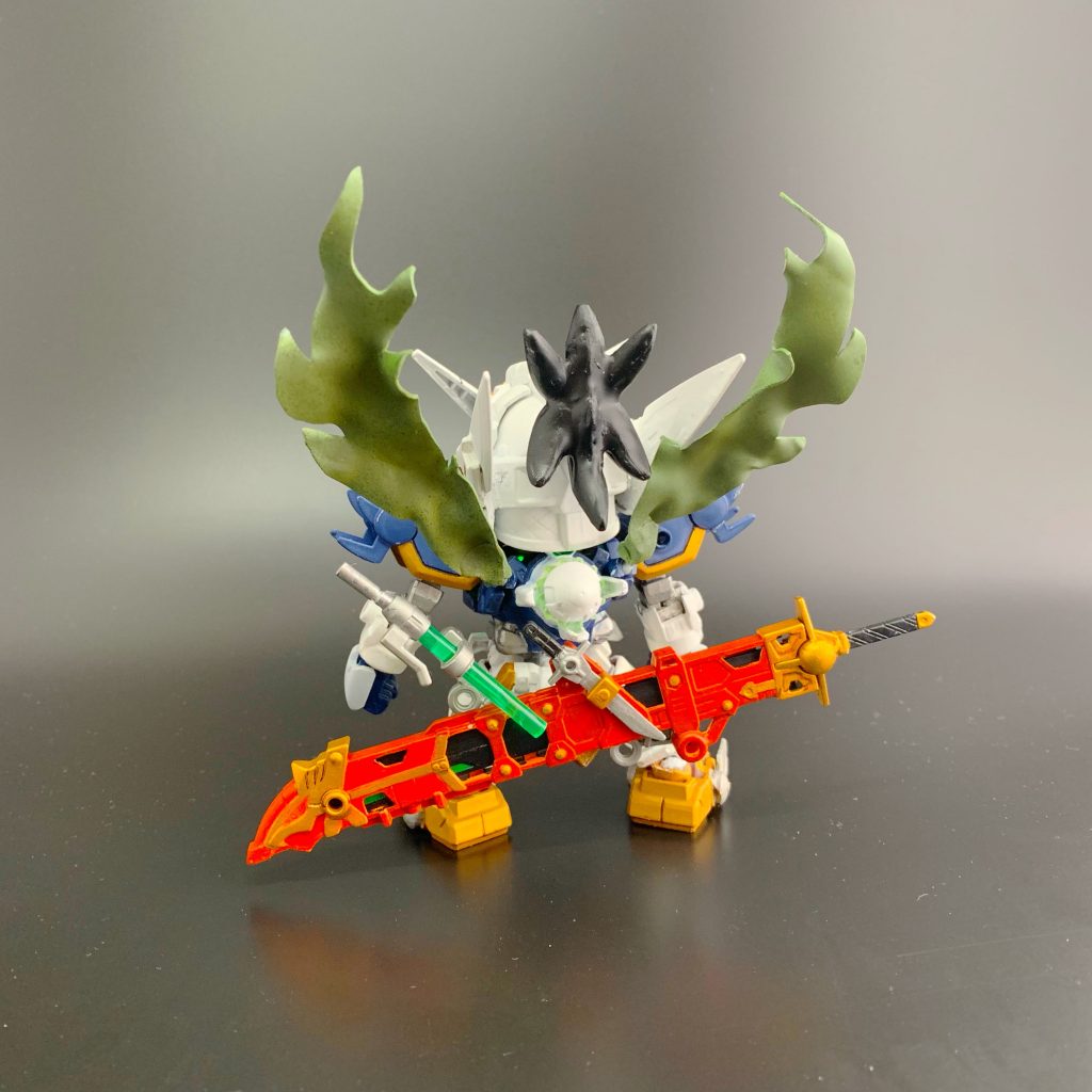 武器は
GN(ガンダムニンジャ)小太刀
GN十手
GN武零斗
あと忍刀あるんですがマウントするとこが無く…