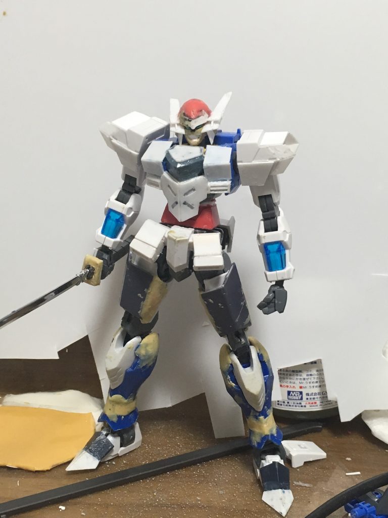 機体のベースが出来上がった段階。ベース機は一応ダブルオーダイバーですが、可能な限り形状やバランスが近くなるように他ガンプラのパーツも選択し使用しました