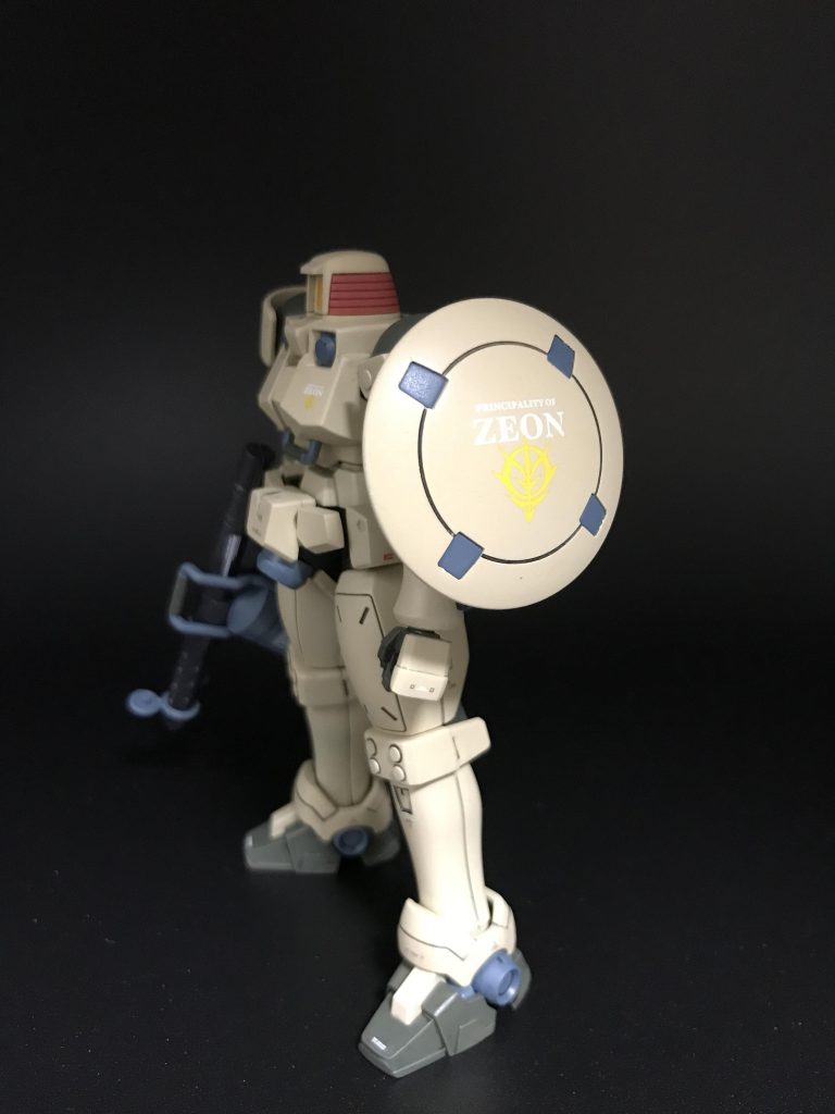 ガンダムデカールの中にちょうどいいジオン軍マークがありました。