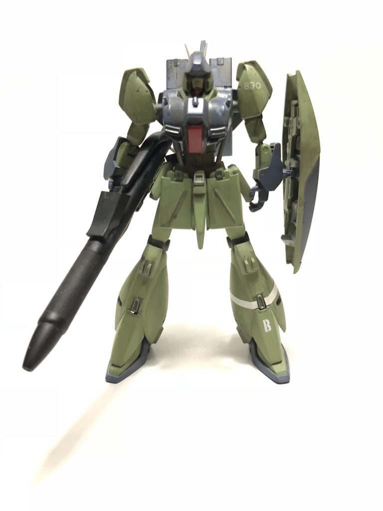 まえ

ちょこちょこ改造。
 
腰は切断してちょっと鉄血っぽくしました。
ヒザと腰周りも陸戦ぽく。