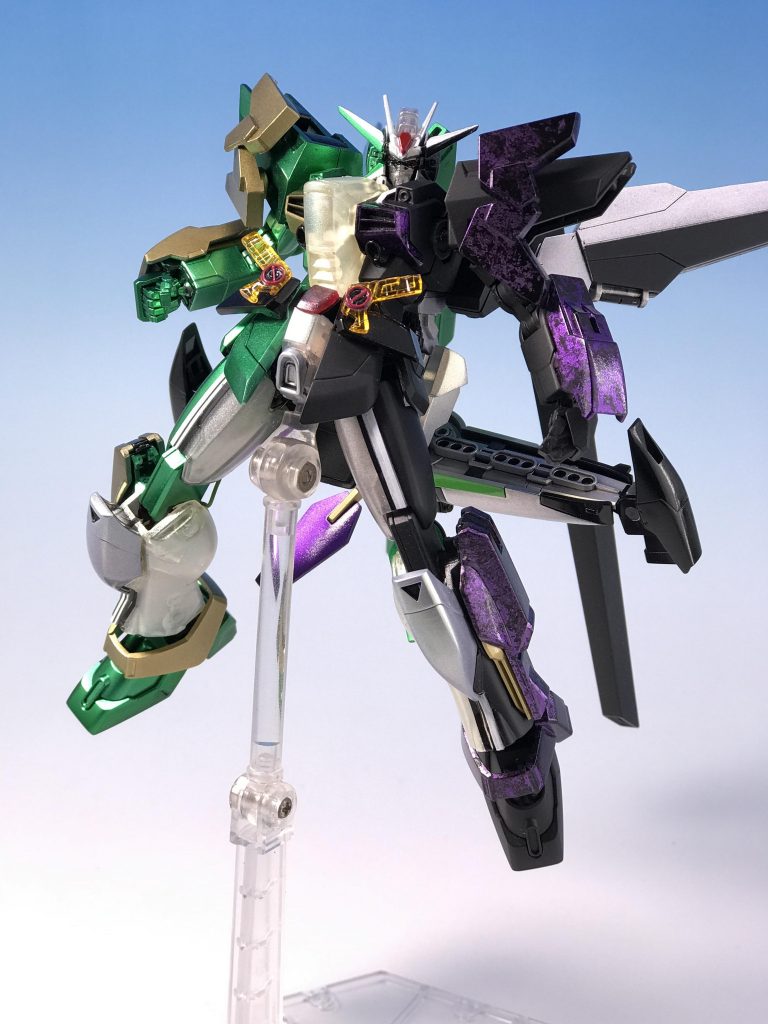 MS由来のギミックとして、背面にディバイダーを設置して高機動モードになったりもします。