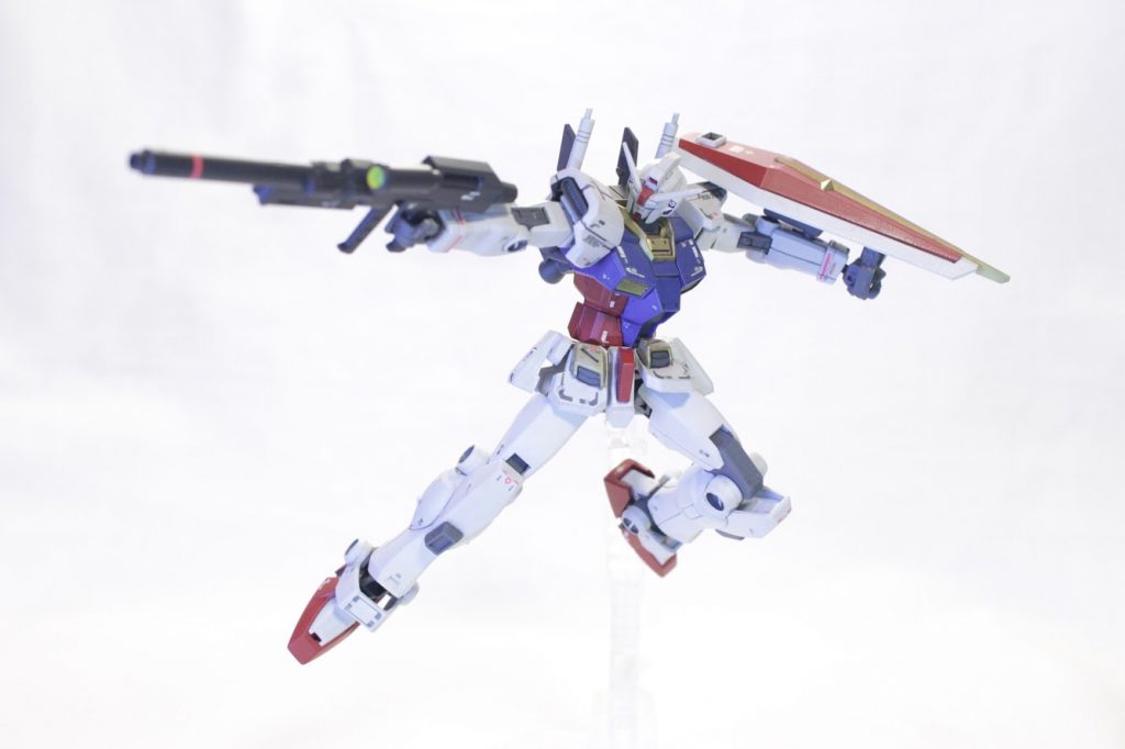 ビームライフルはHGREVIVEガンダムといつかのカスタマイズキャンペーンのものをニコイチ。うまく「イマドキ」でスマートなライフルになったと思います。