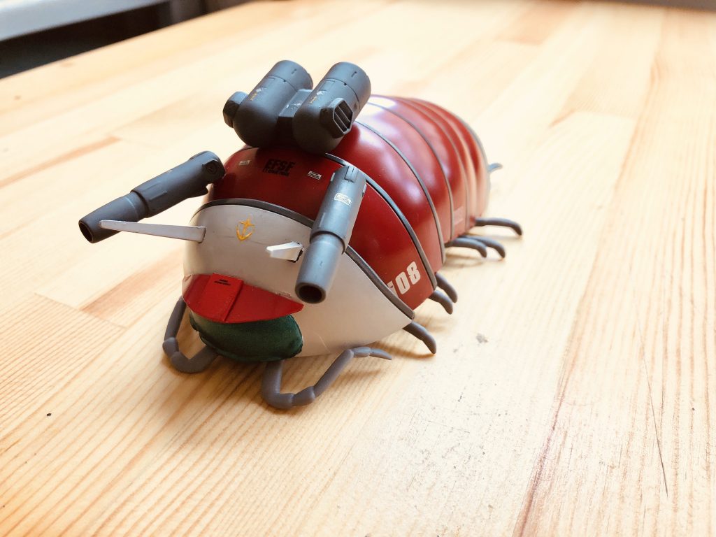 動きは遅いかもしれませんが、地を這う動きで機動力を発揮しますが、宇宙空間では全く使えません。。。