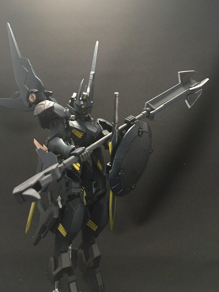 サムネと迷った画像。バトルメイスを構えてポージング。