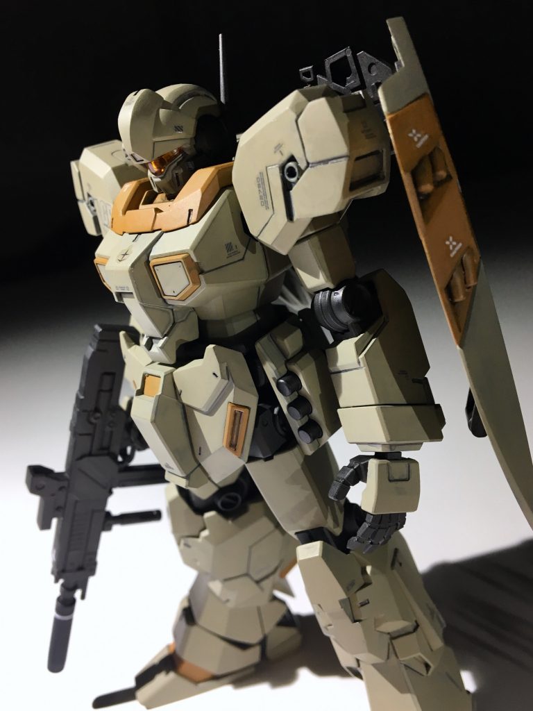 カメラアイはジェガンに合わせてブルーにしたかったなぁ。