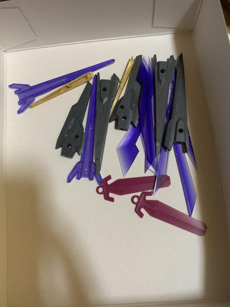 武器類(塗装、組み立て前)。ジャベリンが結構気に入ってます。