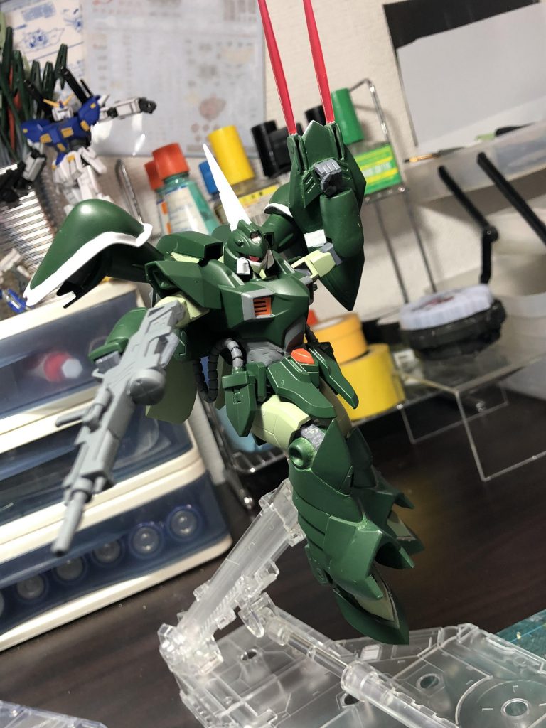 ビームサーベルか前からの…