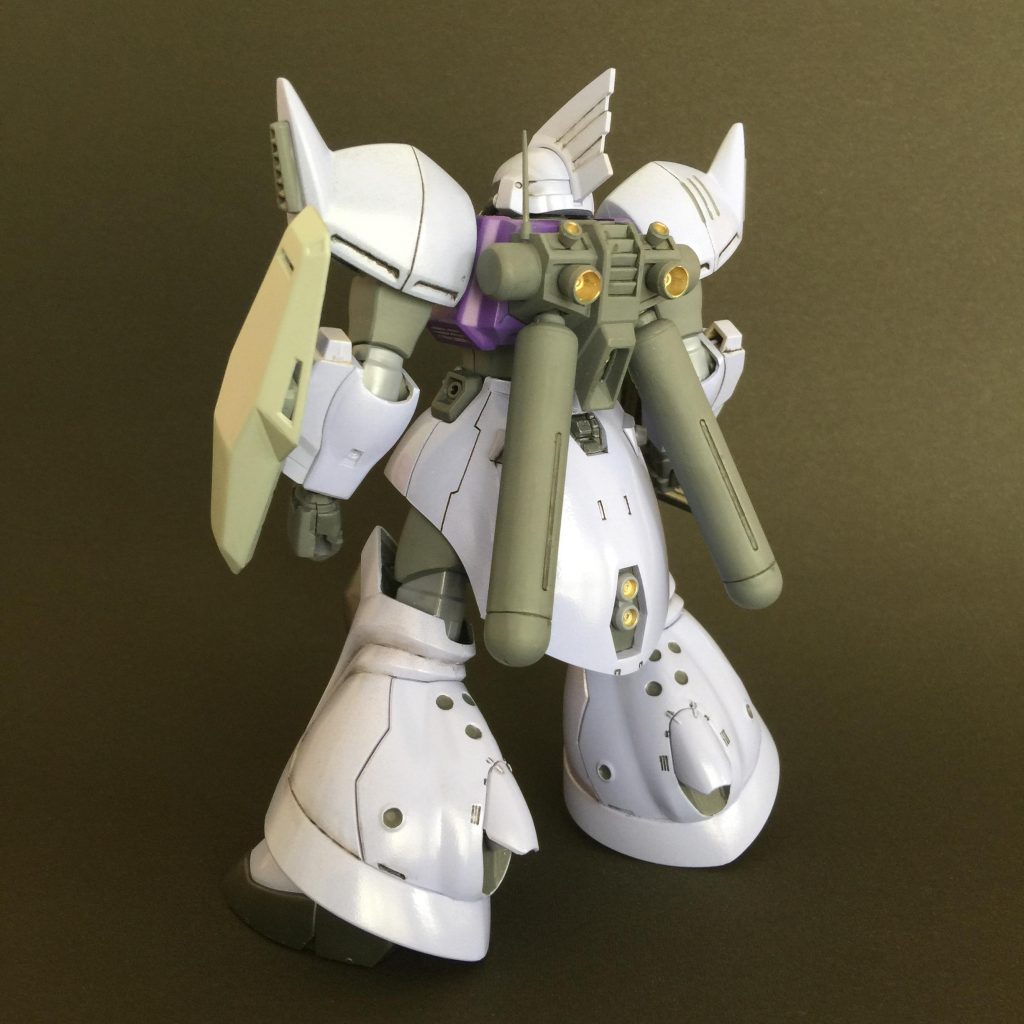 上半身はゲルググM一般機、下半身は
ゲルググMシーマカスタムになります。
ハイザックシールドも装備してます。