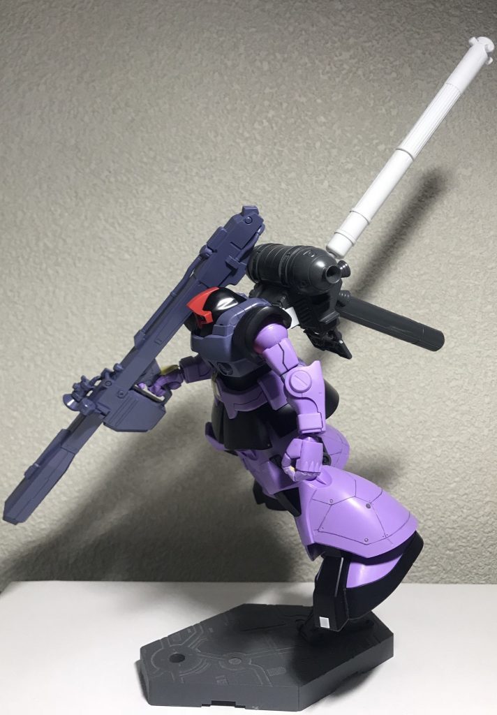 塗装前。いつもより多くスジ彫りをしました。