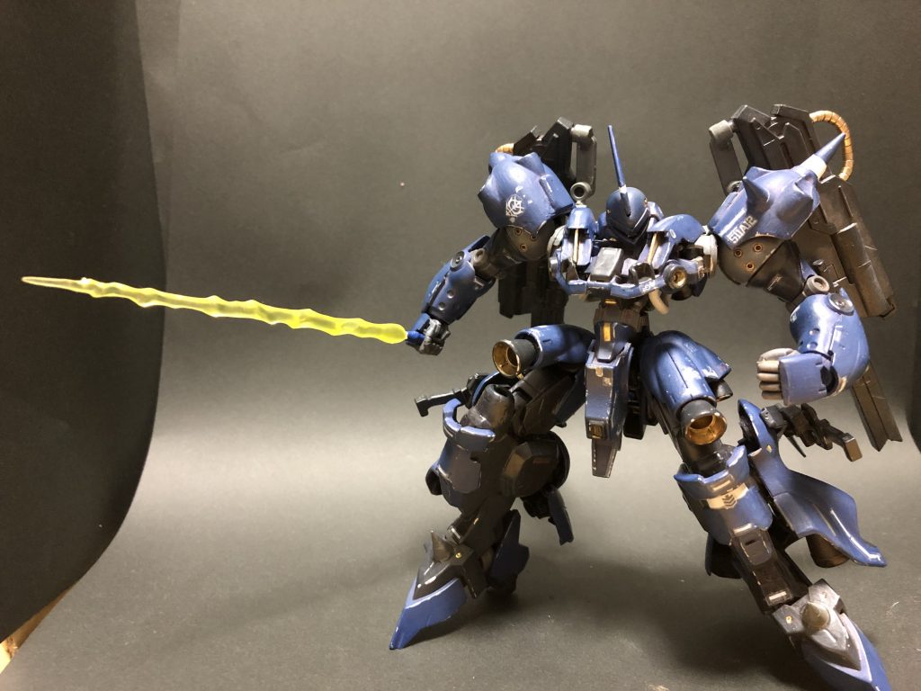 鉄血ではビーム兵器がとても貴重でサーベルはない方向で行こうと思ってましたが一応サーベルも装備しています。