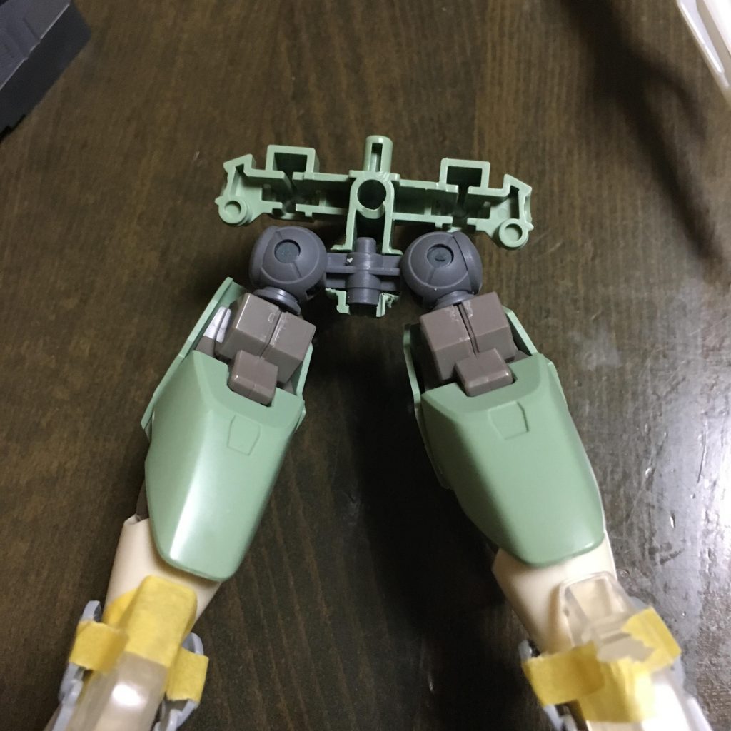 ガンダムフレームの股関節仕込んでます
