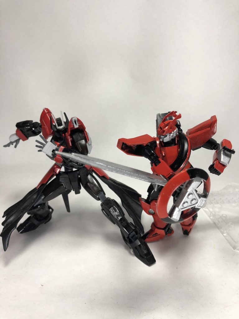 武器1 ハンドル剣
車のハンドルを模したシールドが特徴。刀身部分にはアンチビームコーティングがされているため、ビームシールドも破ることができる