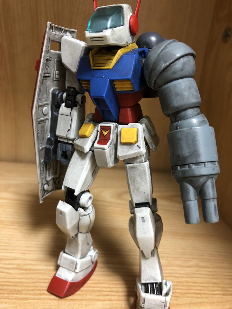 立ち尽くすガンダンク。