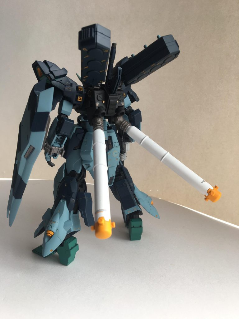 ハイニューガンダムのパーツも利用