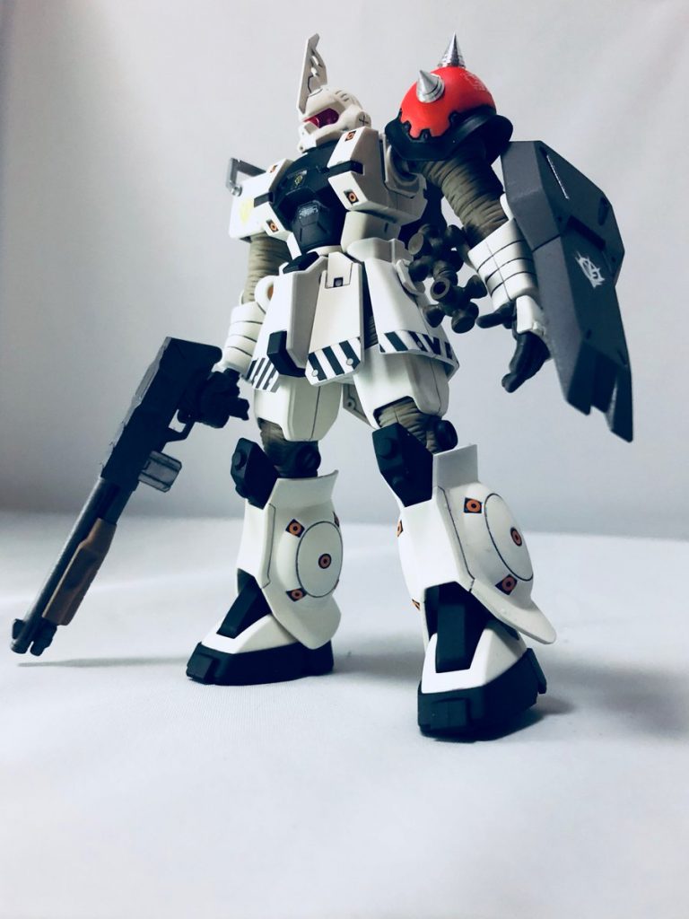 民間PMC:TASK BLANCHEが使用する人型機動兵器。ルウム戦役で大破したザクⅠを回収し独自改修を施したMS。大戦初期に様々な戦線に投入された。