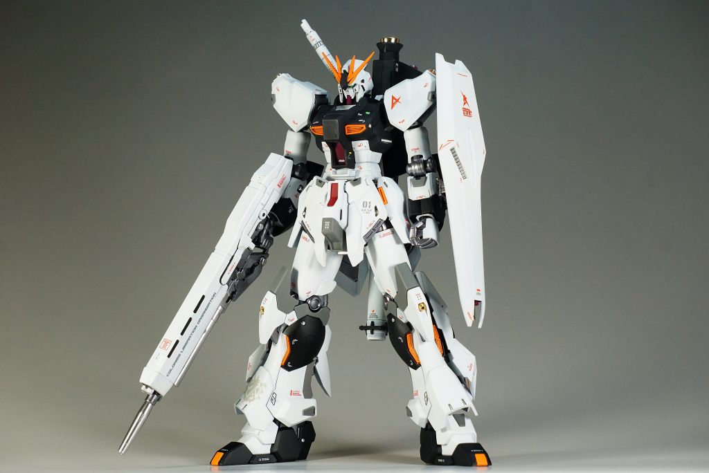 使用したキットはνとHi-νとスタインです。見ればわかるか。
なかなかマッチョに、そして超足長体系。