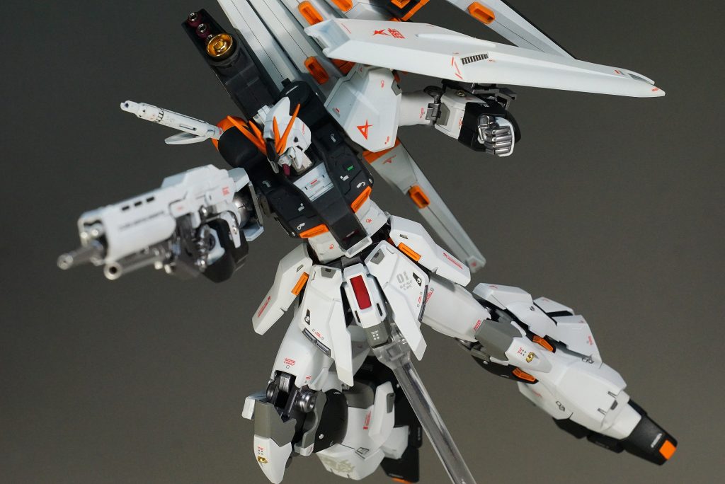 ボックスアートっぽく。HGのシナンジュスタインがちょっと感動するほどいいキットだったおかげで
可動、スタイルともに文句なし。