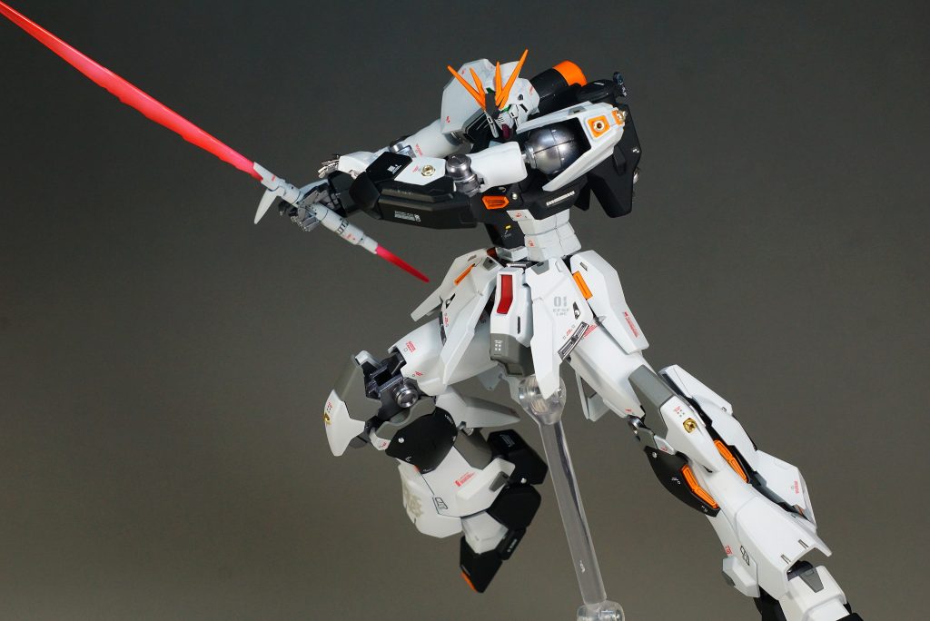 サーベル。そのままだと少し迫力がないので、ジャンクで大型化。
納刀時も背負い太刀風になるのでかなり気に入ってます。