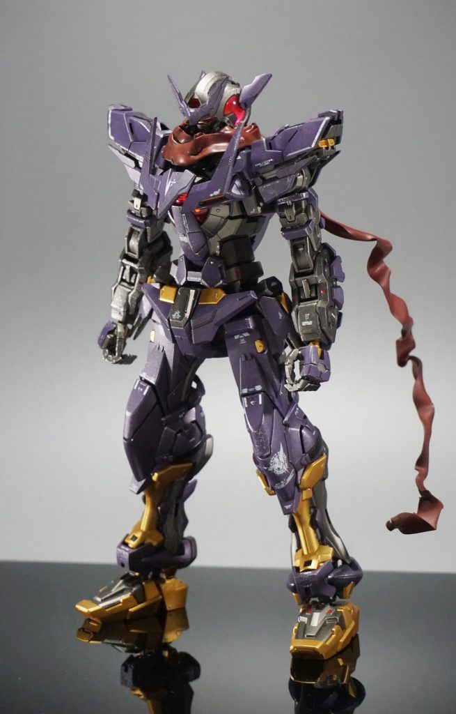 正面。マフラーはプラ材を加工して作成しました。