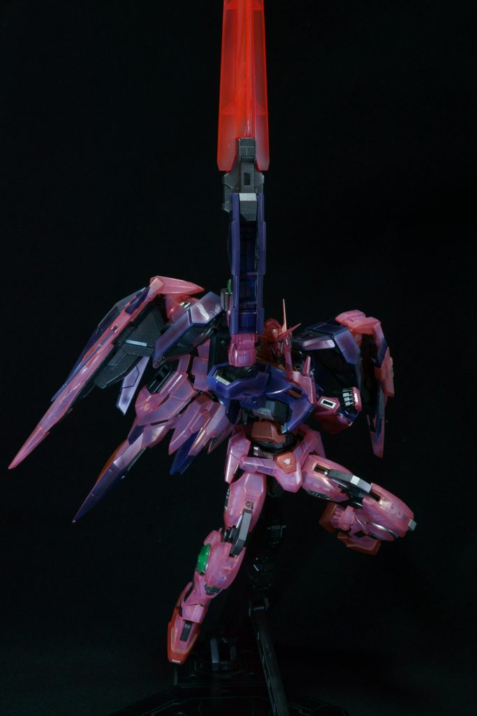 ライザーソードの状態では流石に前方部へは保持無しではキツかったですが、非常に大きくなる為、力強い写真になりました。