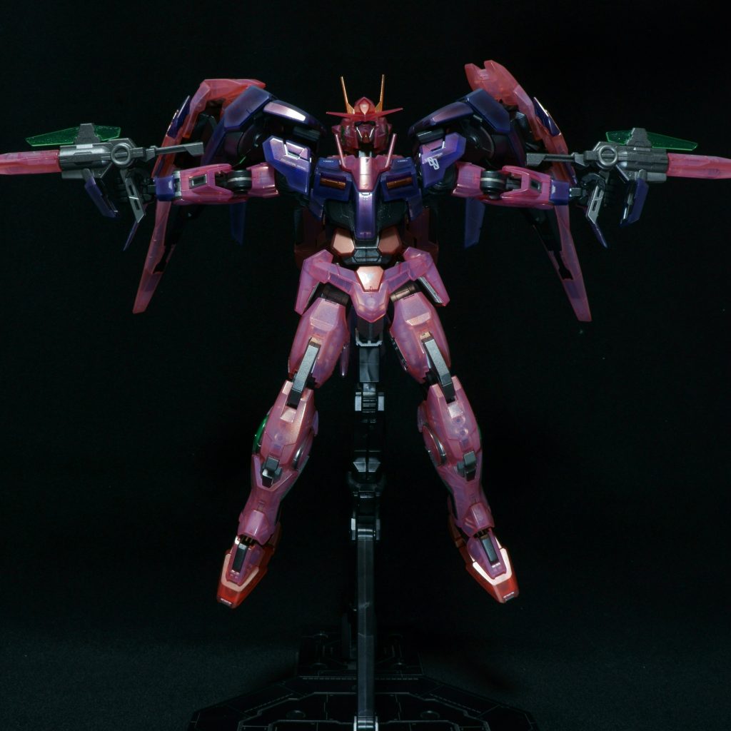 当方アニメのダブルオーは視聴していない為どんなポーズが有名か正直わかっていないため、知ってるポーズをとりあえずとらせました💦