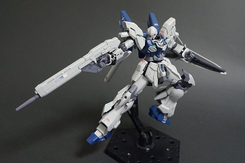 全体的にメタリックグリーンを配置しています。