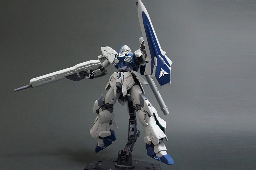 シールドには袖付きのエンブレムを配置しています。