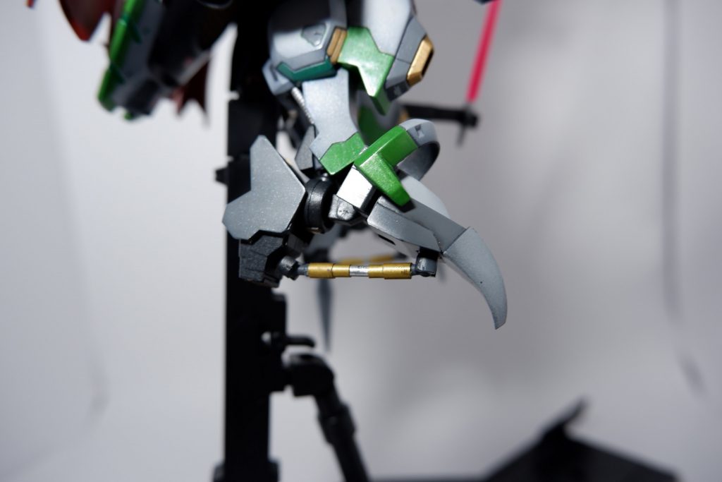 脚はキマリスヴィダールの物を大型化し、シリンダーを取り付け。
アンクルガードはトルーパーの物を切ってネオジム磁石で取り付けました。