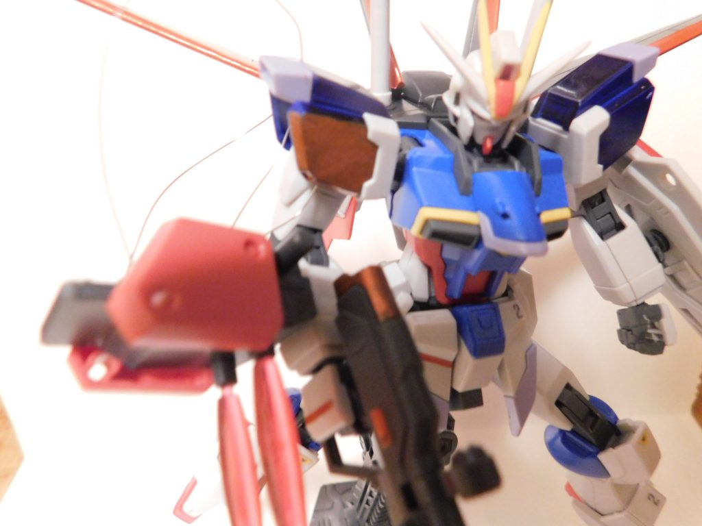 右側アップ。ビームサーベルギラファ(右腕についてるやつ)は余剰パーツで再現