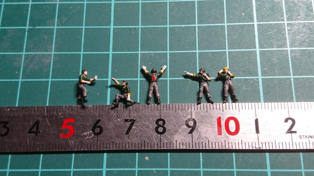 服の裾をズボンに入れて真面目に働いてる火星の人達。