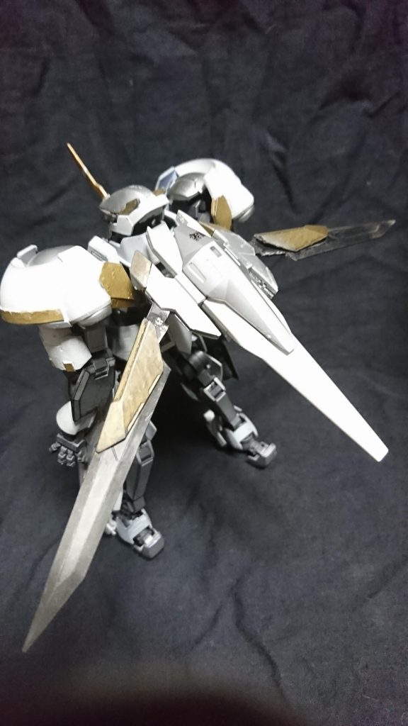 エイハブクラフト
かつては地球圏でエイハブリアクターを動力に戦艦を浮かせる装置を考案してきたが上手くいかなかっただがヨトゥンフレームの出力とエイハブクラフトの相性が良かったかMSを浮かせることができたのであった……滞空時間も長く推進力を強化することで空中戦が可能だが推進剤の消費が激しく限られた時にしか使用できない