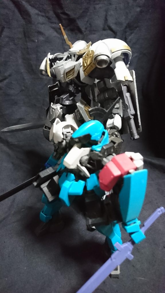 現在
マクギリス・ファリド事件から2年地球圏にて紛争が起こっていた鎮圧すべくギャラルホルンの特殊部隊「ヴァルハラ」が向かったそうだ、その中にフレーズヴェルクが昔と変わらない姿で出撃していたその後作戦は成功、パイロットはアイゼンブルート家第9代目当主アイリス・アイゼンブルートであった

特殊部隊「ヴァルハラ」
ギャラルホルンの特殊部隊
主に地球圏での活動が多い、紛争鎮圧、地球圏でのMA覚醒時の対処など請け負っている
ヴァルハラはセブンスターズに属さない名家「ガルズ家」が
設立
メンバーに
「アイゼンブルート家」
「ミッドガル家」
「ヴェクセン家」
「バロット家」
「ベンダー家」
で構成されているそれぞれ個性の多い名家だが厄祭戦ではセブンスターズを影で支えていた
ガンダムフレームは所持していないがそれぞれが厄祭戦で使用していたMSを所持している