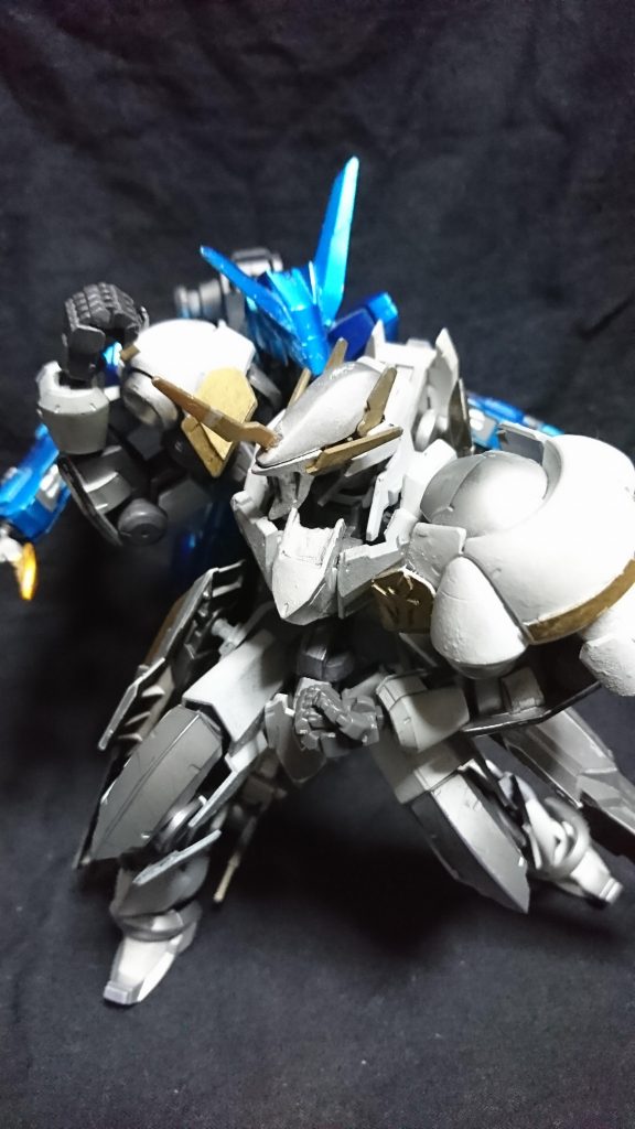 地球圏にて無人MSが暴走し居住区を襲っていた、MA撃墜後すぐに初代当主が救援にむかったそうだ武装はなく拳のみだった