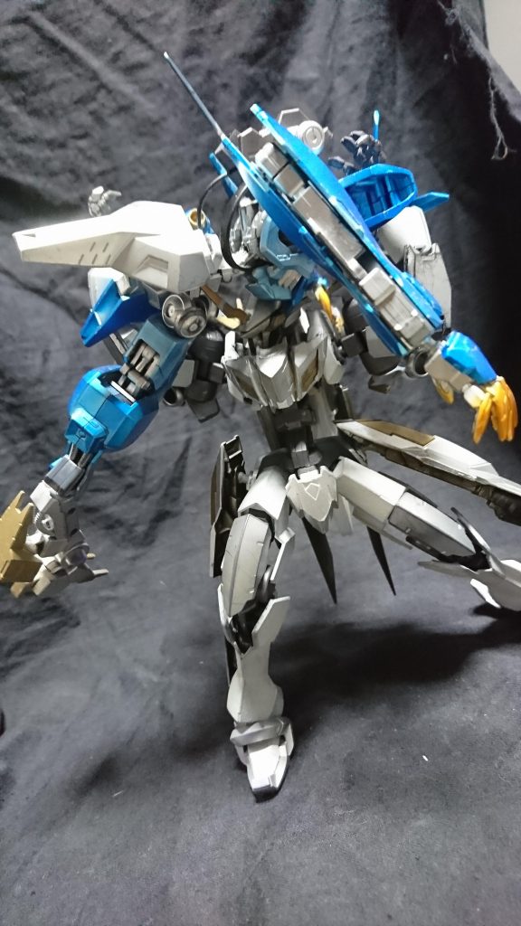 無人MSを叩きつけては持ち上げフレームが減し曲がるまでさば折りにしそしてまた叩きつけ機能停止するまで殴り続けたそうだ