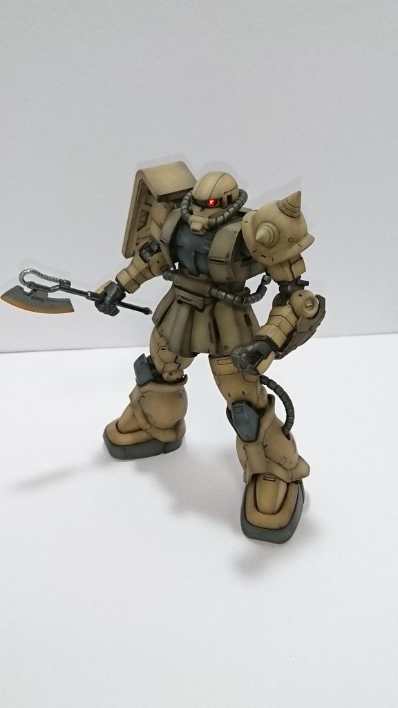 モノアイは裏からラピーテープを貼って光を反射するようにしてます。