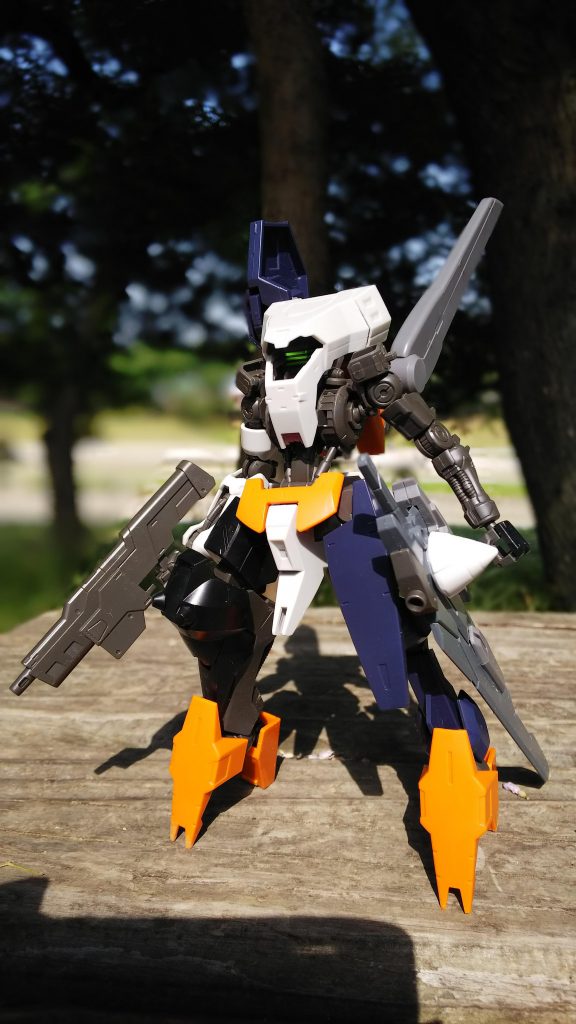 武装としては、元々ユーゴーが使用していたマシンガン(従来と性能差無し)とボティスが所持していた大剣を使用する。