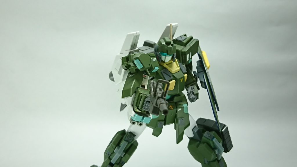 ジム・ストライカーのコンセプトをネモに受け継いではいるが、そのスペックは元のそれを遥かに凌駕している